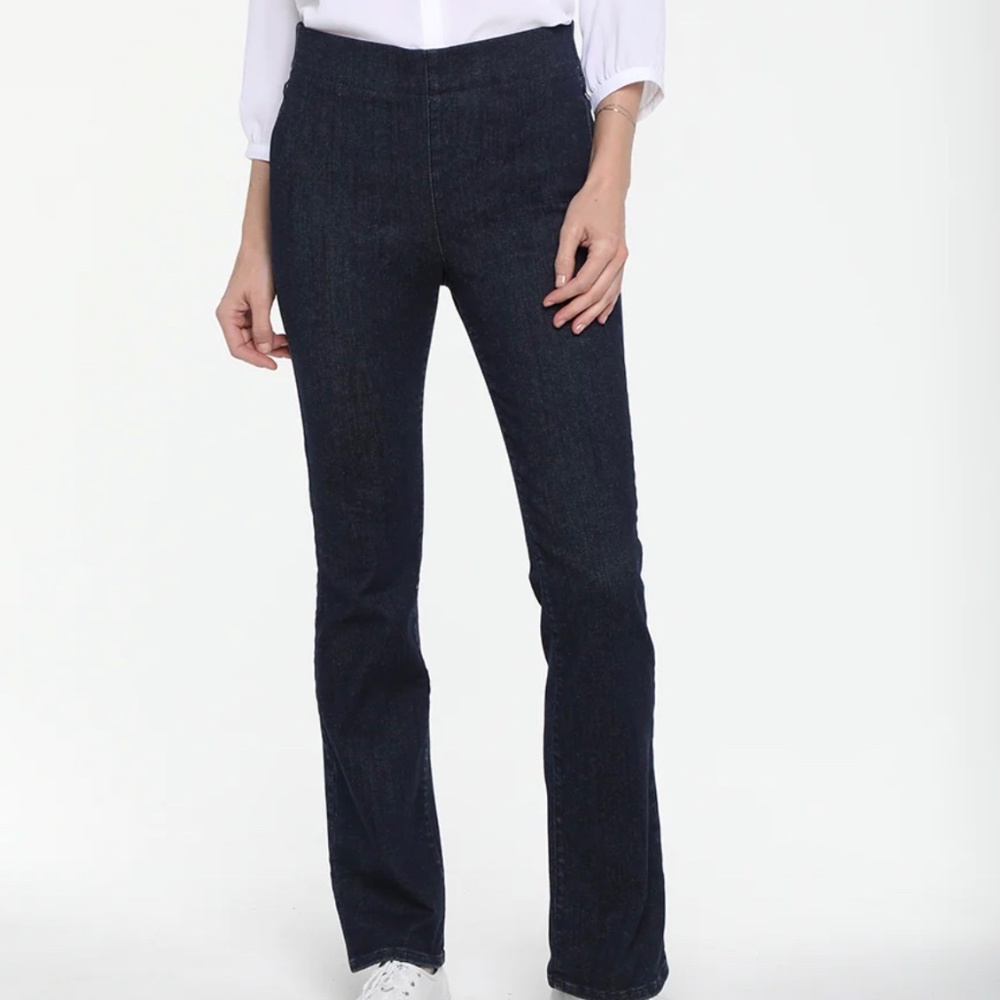 NYDJ SLIM BOOTCUT PULL ON JEANS size M